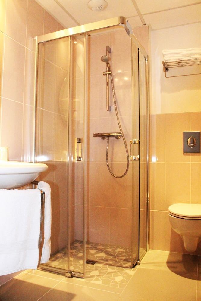 Hotel Des Rosiers Lourdes Bagian luar foto