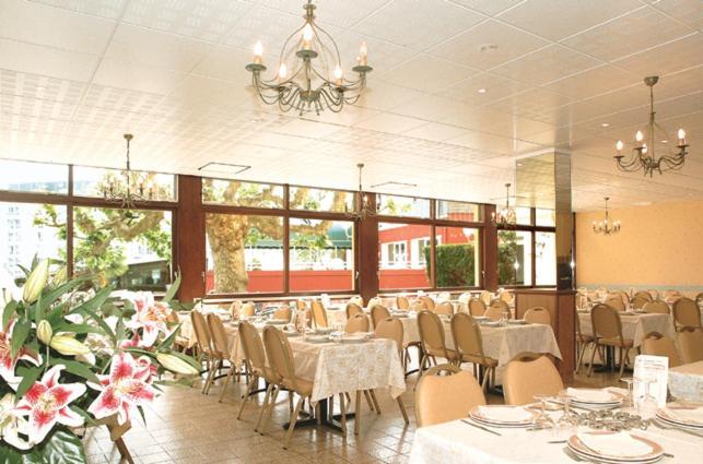 Hotel Des Rosiers Lourdes Bagian luar foto