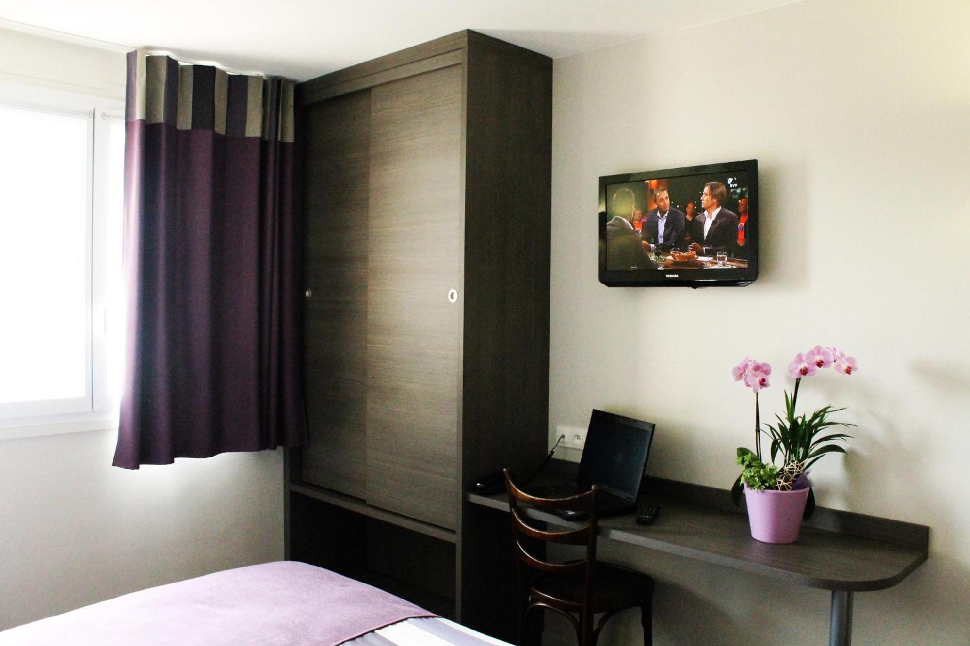 Hotel Des Rosiers Lourdes Bagian luar foto